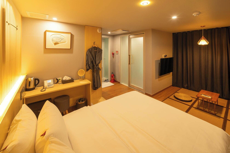 Bedroom 4, Shinchon Mayven Hotel, Seodaemun