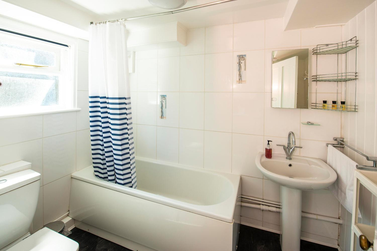 Bathroom 2, The Royal Burnham Yacht Club, Essex