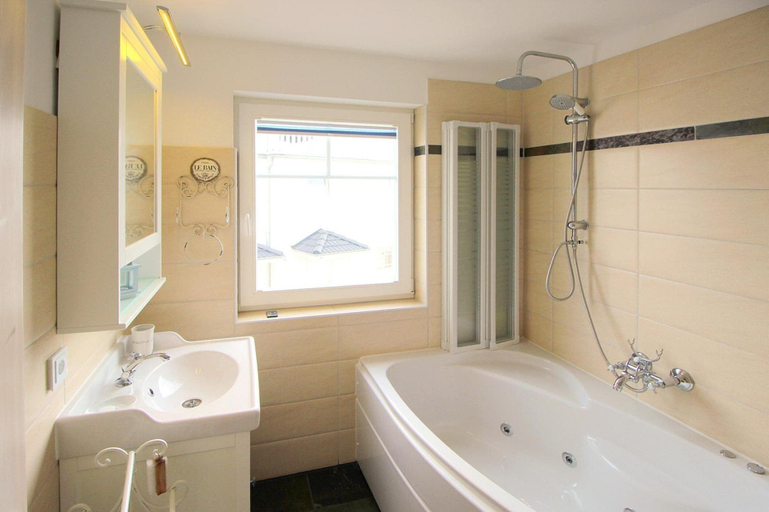 Bathroom 3, Haus in Olpenitz mit Strand und Meerblick, Schleswig-Flensburg