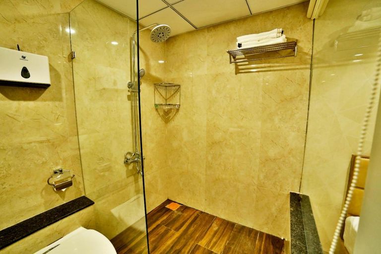 Bathroom 4, Hotel King's Heritage, Surat