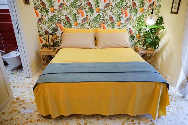 Others 5, A casa di Peppe, Napoli
