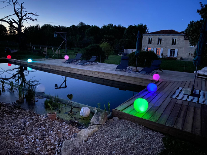 Sport & Beauty, Suite campagnarde pres Bordeaux, vue sur les vignes au Chateau Camponac, Gironde