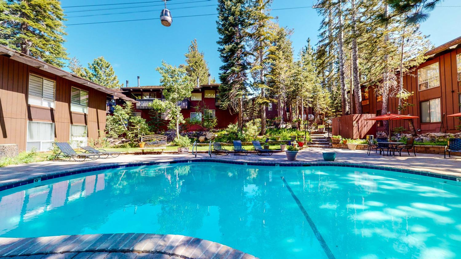 Sport & Beauty, Mammoth Estates Condo - Near Village at Mammoth & Pet Friendly, Mono