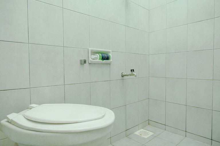 Bathroom 5, Hotel O Villa Hardi, Malang