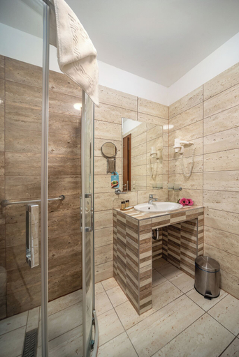Bathroom 4, Termál Hotel Vesta, Monor