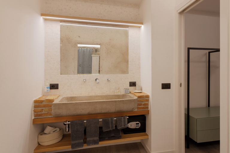 Bathroom 3, San Nicolò Suites, Trieste