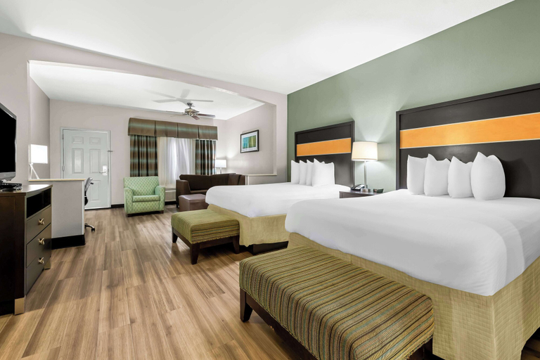 Bedroom 3, Best Western Executive Suites, Lowndes