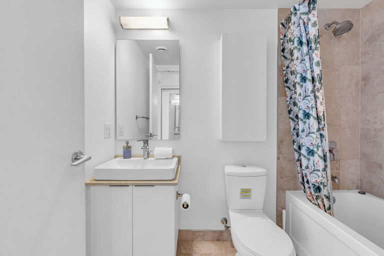 Bathroom 3, Elegant Suites - CN Tower & Lake View, Toronto