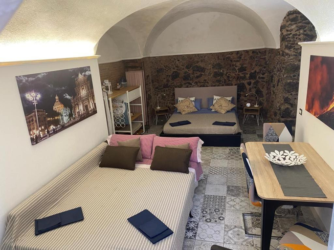 2, La Piccola Grotta Ursino, Catania
