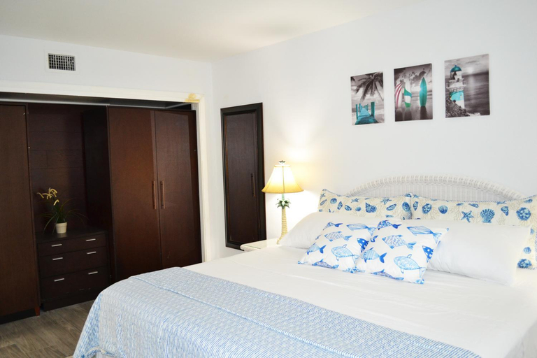 Others 2, AMAZING LOCATION ! direct across ST, from beach, Pinellas