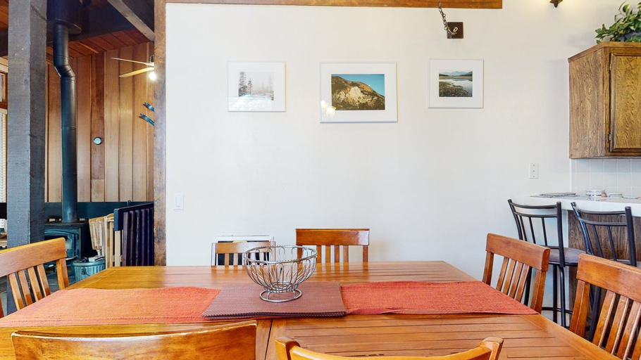 Food & Drinks 5, Mammoth Estates Condo - Near Village at Mammoth & Pet Friendly, Mono