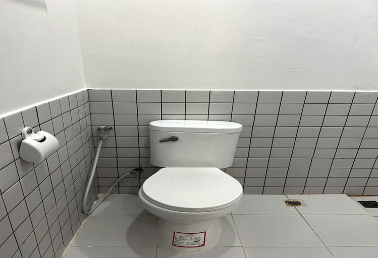Bathroom 3, Collection O To The Sea Resort Thailand, Sattahip