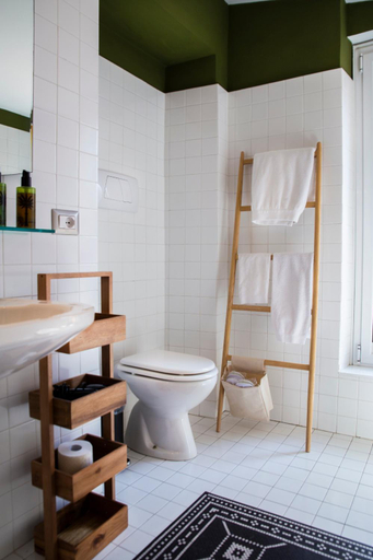Bathroom 2, Inn Lucina 35, Rome