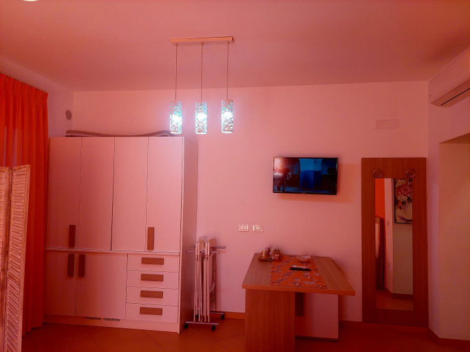 Others 5, Villa Margot, Salerno