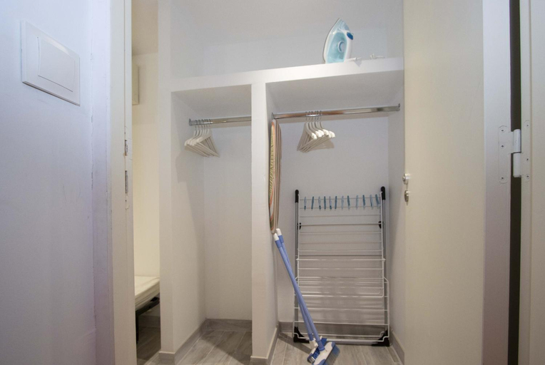 Bathroom 3, Cailloux, Var