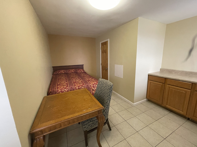 Bedroom 2, Anchor Motel, Ocean