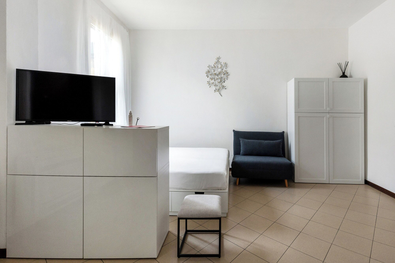 Others 5, White Leaves Studio by Wonderful Italy, Bologna