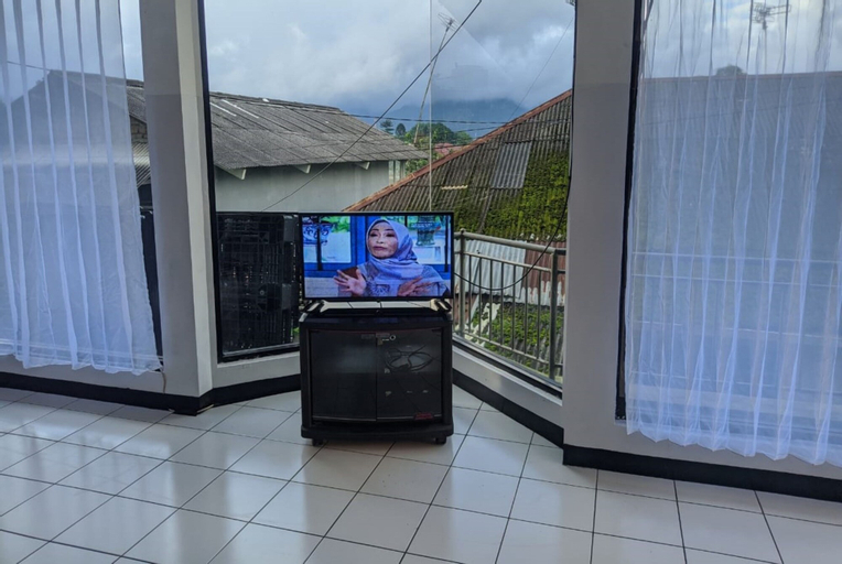 Exterior & Views 29