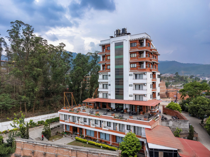 Exterior & Views
