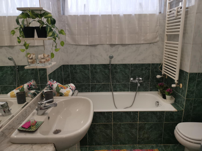 Bathroom 2, Bnbook Trilo Mind Rho Trilocale con 2 camere e 2 bagni, Milano