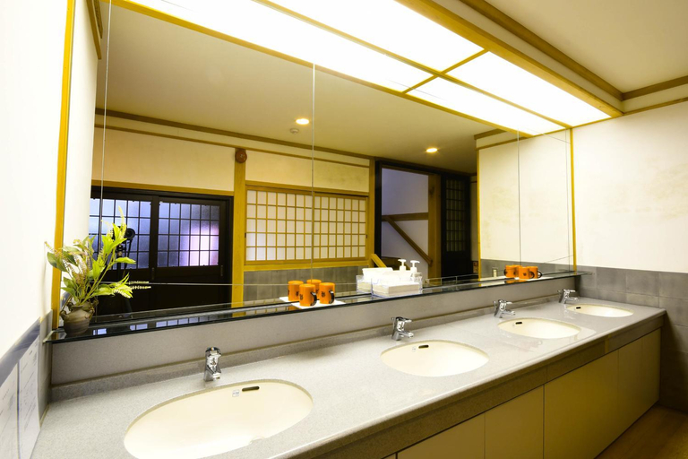 Bathroom 3, 高野山 宿坊 龍泉院 -Koyasan Shukubo Ryusenin-, Kōya