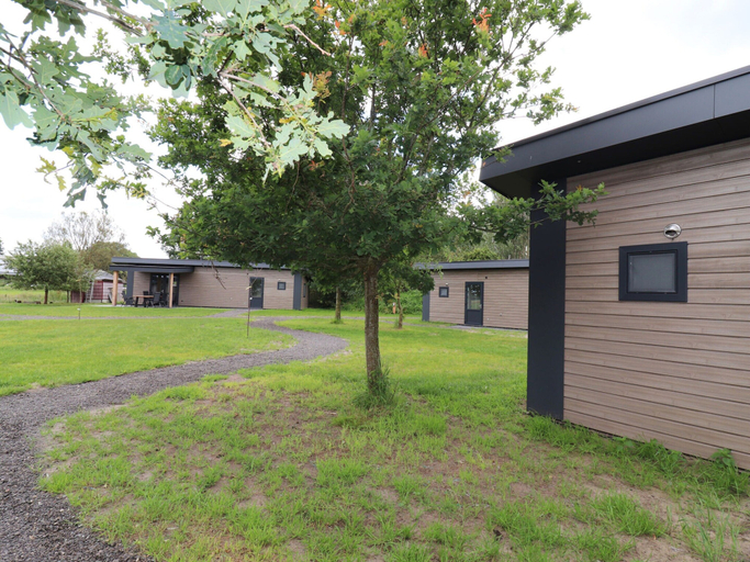 Exterior 4, Chalet With Shared Pool Near Giethoorn, Weststellingwerf
