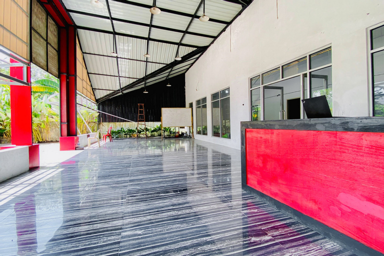 Exterior & Views 2, RedDoorz Syariah near RSU Sylvani Binjai, Binjai