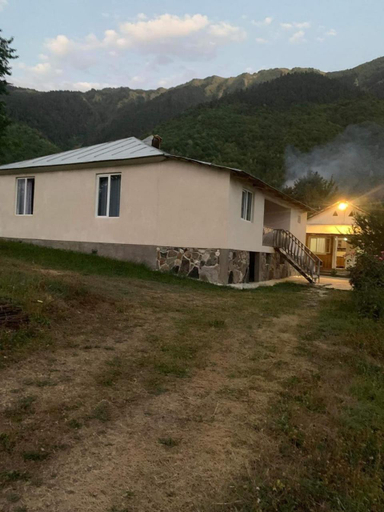 Others 3, Guest house Mzia, Mestia
