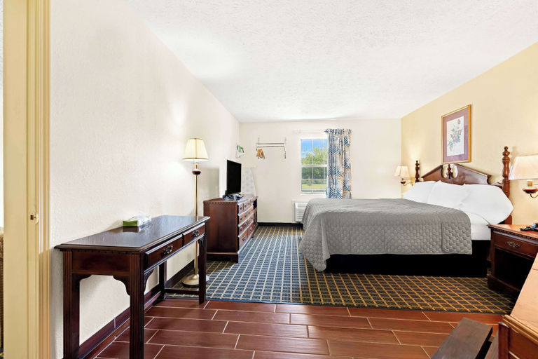 Bedroom 3, Americas Best Value Inn & Suites Mt. Pleasant, Maury