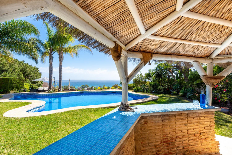 Sport & Beauty 2, Villa Cabopino - Golfside Villa with Spectacular Ocean Views, Málaga