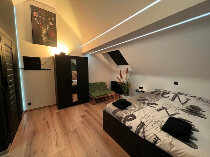 Aux trois univers, Liège