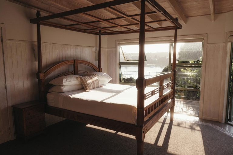 Bedroom 3, Cliff Edge by the Sea, Far North