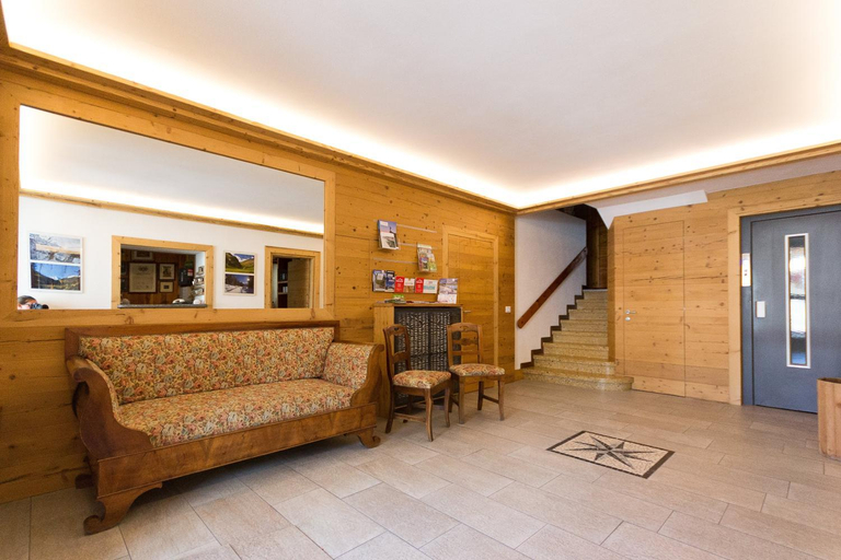 Public Area 2, Meuble Albergo Dante, Sondrio