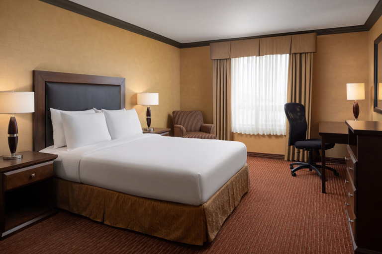 Bedroom 3, Pomeroy Hotel and Conference Centre Fort St. John, Peace River