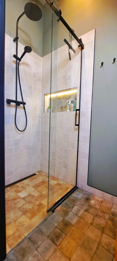 Bathroom 3, Bed & brochje By us thus, Dongeradeel