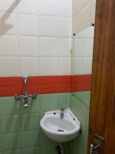 Bathroom 4, Goroomgo Mayur Gwailor, Gwalior