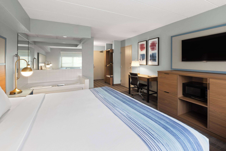 Bedroom 3, AmericInn by Wyndham North Branch, Chisago