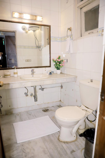 Bathroom 4, Fortune Home Service Apartment 3Bhk , D-198 Saket, Delhi