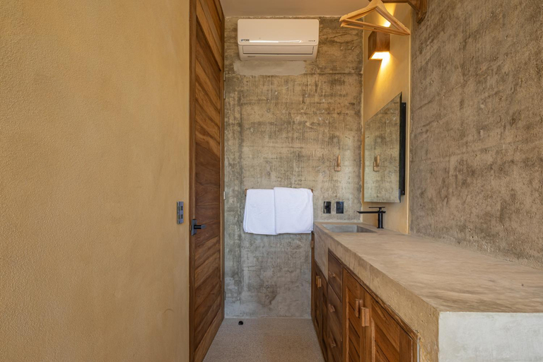 Bathroom 2, Casa Kame, Dist. Pochutla