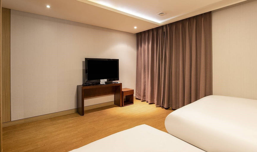 Bedroom 4, Korea Tourist Hotel, Suwon