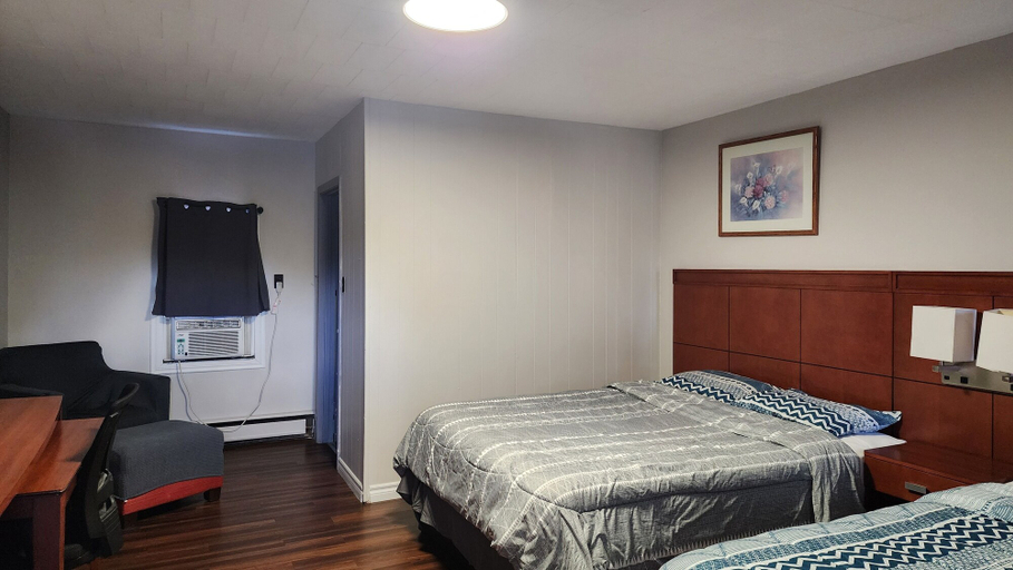 Bedroom 3, Advance Inn, Niagara
