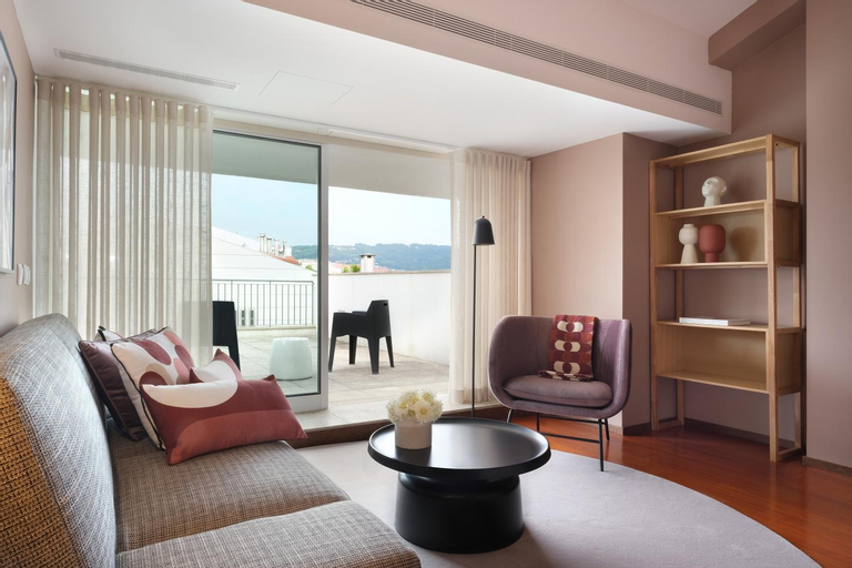 Others 5, Nº150 Apartment Triplex with Suites and Terrace, Braga