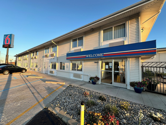 Exterior & Views 2, Motel 6 Fort Wayne, IN, Allen