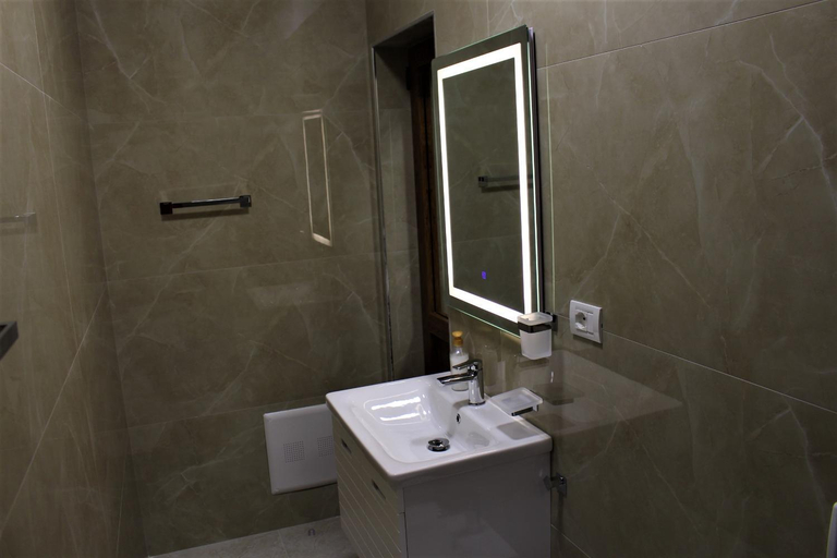 Others 4, Hotel Vila Maledhi, Beratit
