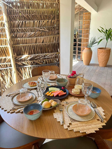 Food & Drinks 9