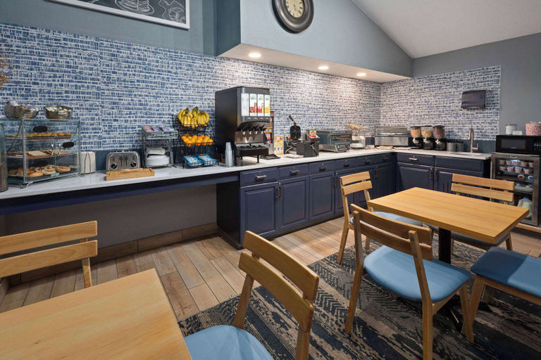 Food & Drinks 5, AmericInn by Wyndham North Branch, Chisago