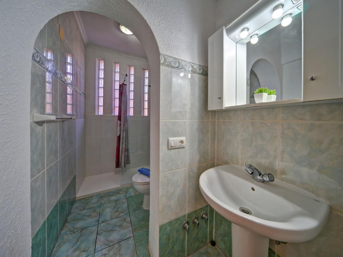 Bathroom 4, Apartment Canuta Baja 7 by Interhome, Alicante