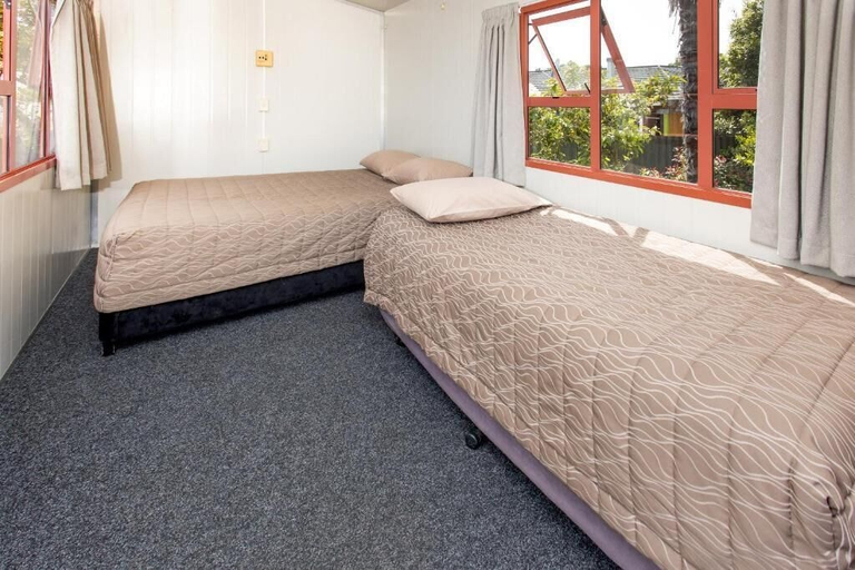 Bedroom 4, Nelson City TOP 10 Holiday Park, Nelson