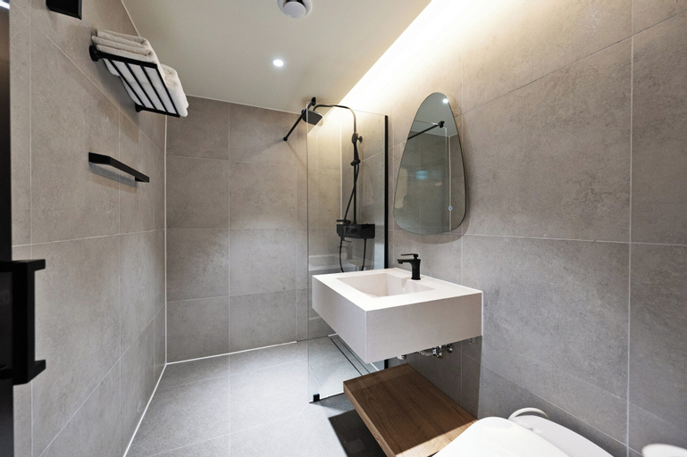Bathroom 17