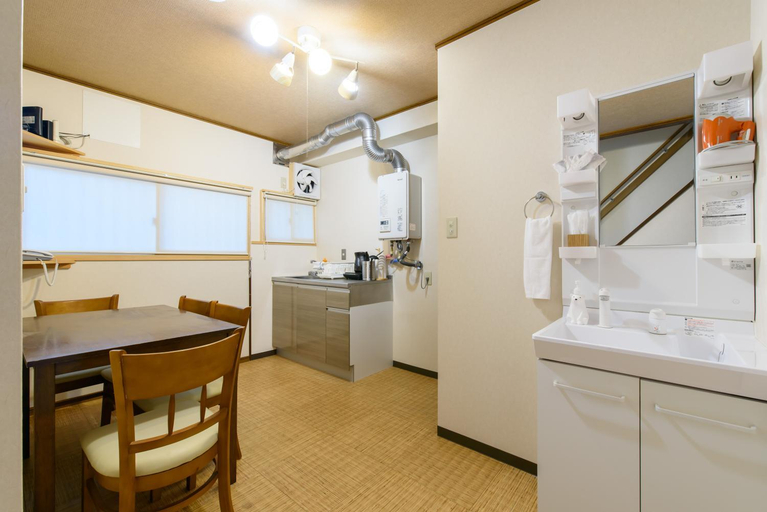 Bathroom 3, Ushiwakamaru, Kyoto